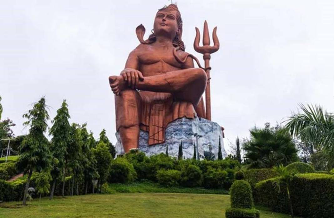 Bu devasa heykellere bakanların başı dönüyor! Uzunlukları 200 metreye yaklaşıyor 7